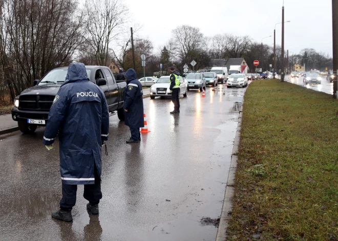 Lāčplēša dienā pieķerti 16 piedzērušies autovadītāji; 13 atņems auto