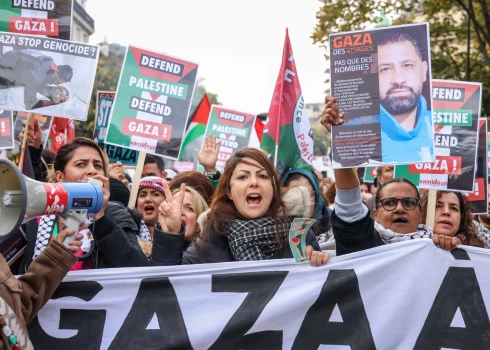 "Apturiet slaktiņu Gazā!" - Francijā tūkstoši iziet ielās, pieprasot pamieru
