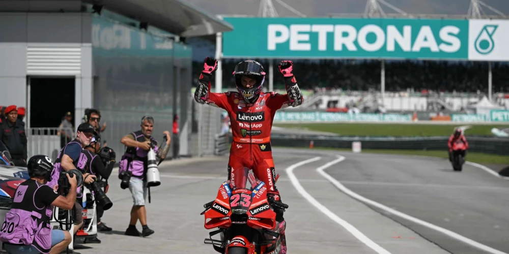 Bastianīni uzvar "MotoGP" sacensību Malaizijas posmā; kopvērtējumā pozīcijas nostiprina Banjaja