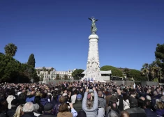 Francijā tūkstoši protestē pret antisemītismu
