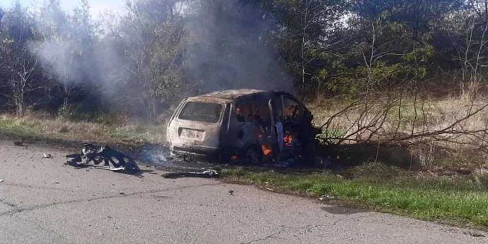 Trieciena rezultātā automašīna aizdegās un vīrietis, kurš to vadīja gāja bojā. 