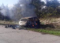 Trieciena rezultātā automašīna aizdegās un vīrietis, kurš to vadīja gāja bojā. 