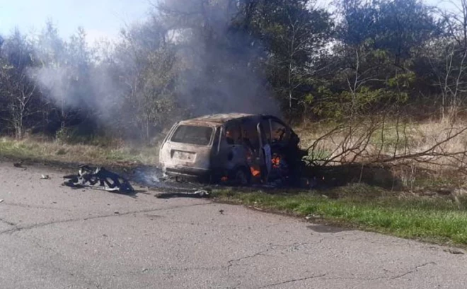 Trieciena rezultātā automašīna aizdegās un vīrietis, kurš to vadīja gāja bojā. 