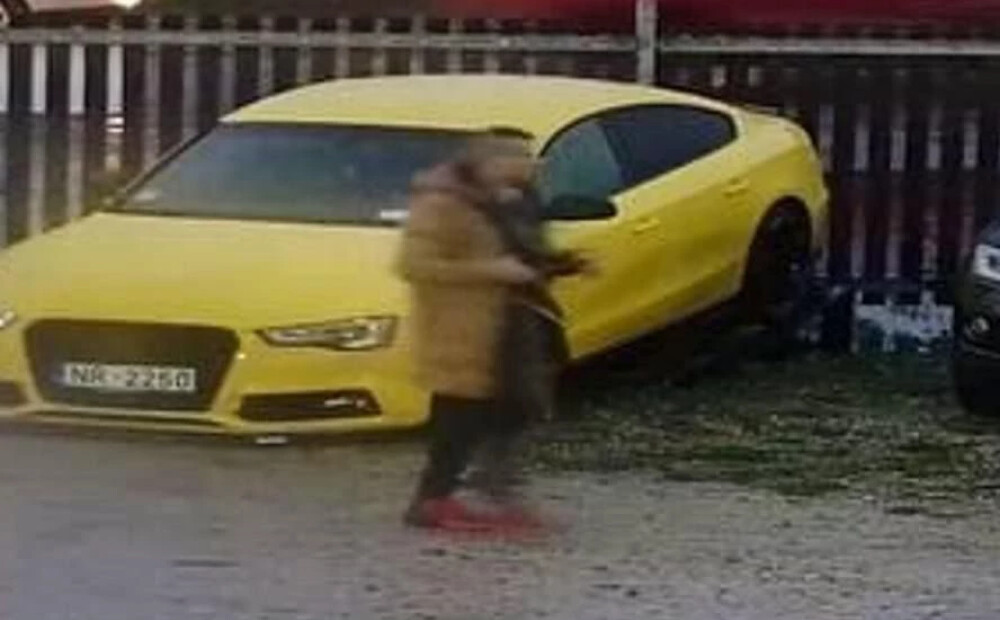 VIDEO: Rīgā bezkaunīgi nozog auto. Īpašnieks lūdz palīdzēt