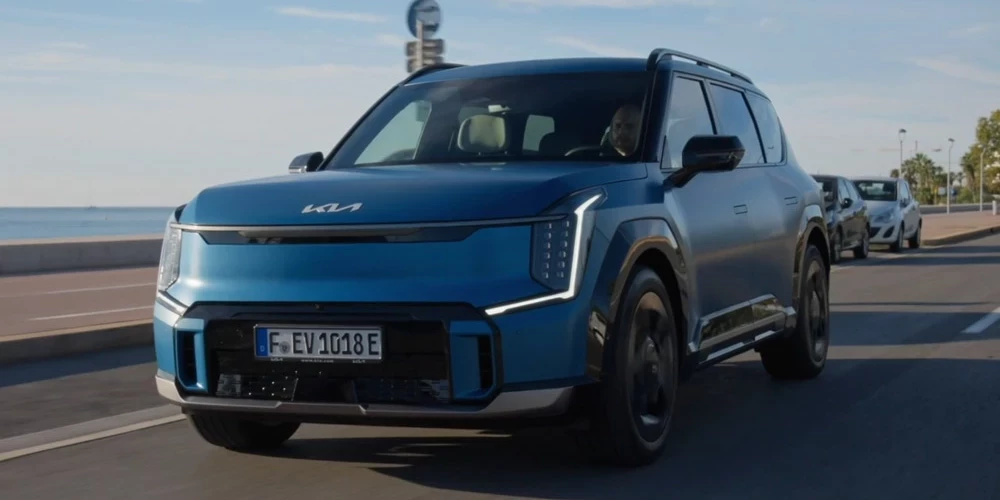 Boost režīmā šis grandiozais auto transformatoru būdas lielumā ieskrienas līdz 100 km/h 5,3 sekundēs!