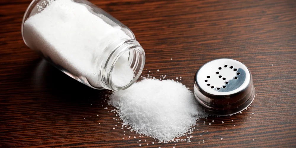 Pētījumā noskaidrots, ko tu vari iegūt, samazinot sāls patēriņu par 1 tējkaroti. Ieguvumi ir milzīgi