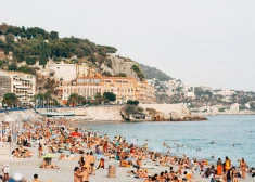 На пляже в Ницце теперь запрещено то, что так любят делать отдыхающие