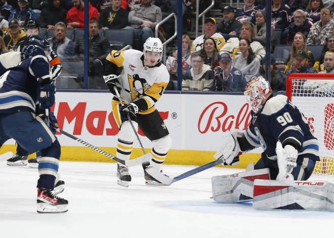 Ar Merzļikina 36 atvairītiem metieniem uzvarai nepietiek; Girgensonam pieci spēka paņēmieni