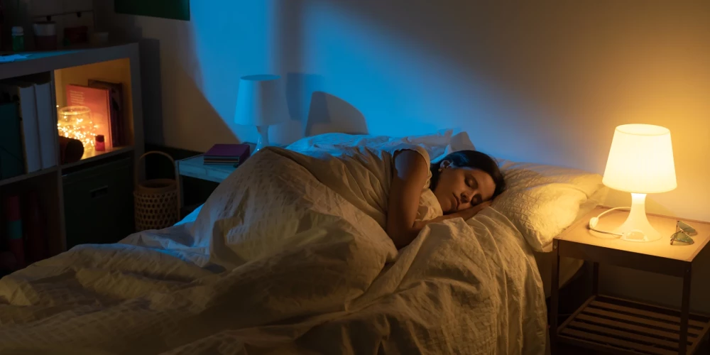 Akupunktūras speciāliste atklāj veidu, kā neticami ātri iemigt dziļā miegā