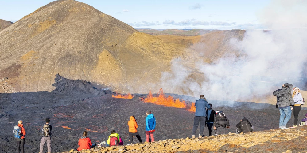 FOTO: vulkāna izvirdums Islandē uzsāks jaunu vulkāniskās aktivitātes periodu, brīdina pētnieki
