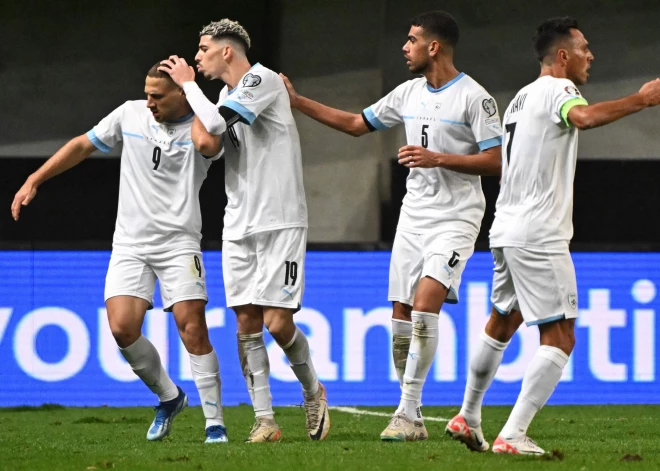 Izraēlas futbolisti pārceltajā kvalifikācijas spēlē izrauj neizšķirtu pret spēcīgo Šveici