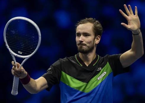 Medvedevs iekļūst ATP sezonas noslēguma turnīra pusfinālā