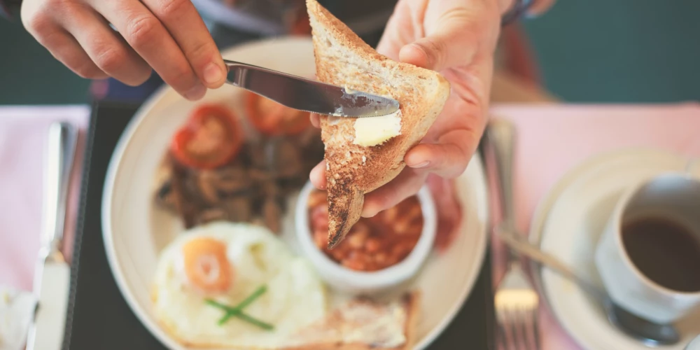 Zinātnieki atklāj, ko vajadzētu ēst brokastīs, lai samazinātu sirdslēkmes risku