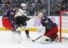 VIDEO: Merzļikins atvaira 29 metienus "Blue Jackets" zaudējumā