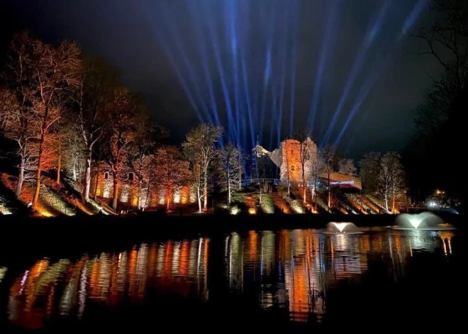 Dobele aicina uz audiovizuālu instalāciju “Gaismas vārdi Latvijai”