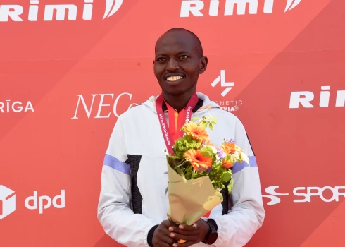 Kenijas garo distanču skrējējs Maikls Njenga Kunjuga pērn Rīgas maratonā izcīnīja otro vietu.