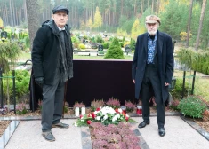 "Ļoti, ļoti viņa pietrūkst,"- Jānis un Andrejs Rītiņi Mārtiņdienā skumst pie brāļa kapa