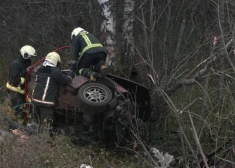 ДТП в Риге: BMW был настолько изуродован, что водителя освобождали спасатели - но было поздно