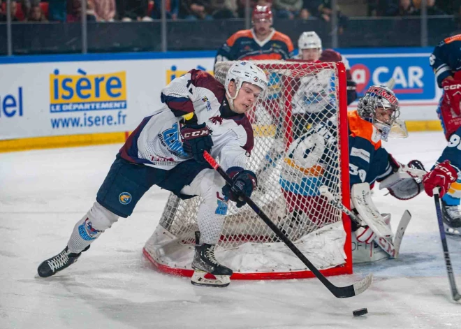 "Zemgale/LBTU" hokejisti IIHF Kontinentālā kausa mačā pārsteidz spēcīgu Francijas komandu