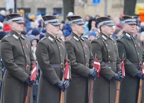 VIDEO; FOTO: Latvijas un NATO sabiedroto militārās tehnikas parāde Rīgā