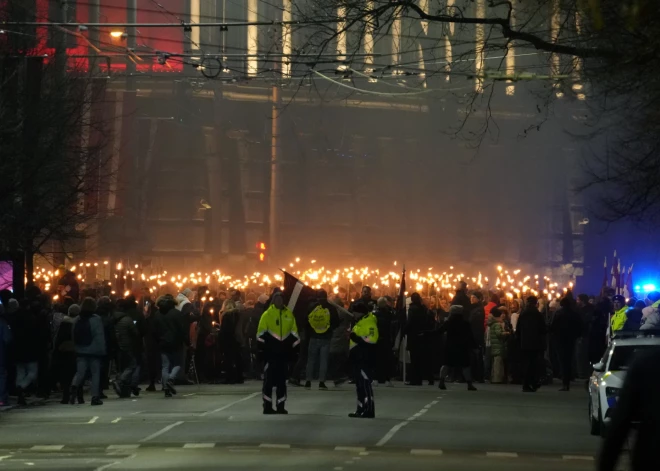 Вечером, в 18.00, факельное шествие прошло по маршруту от памятника К. Улманису на бульваре Райня, по бульвару Райня, улице К. Барона, бульвару Аспазияс, бульвару З. А. Мейеровица, улице К. Валдемара, бульвару Райня. 