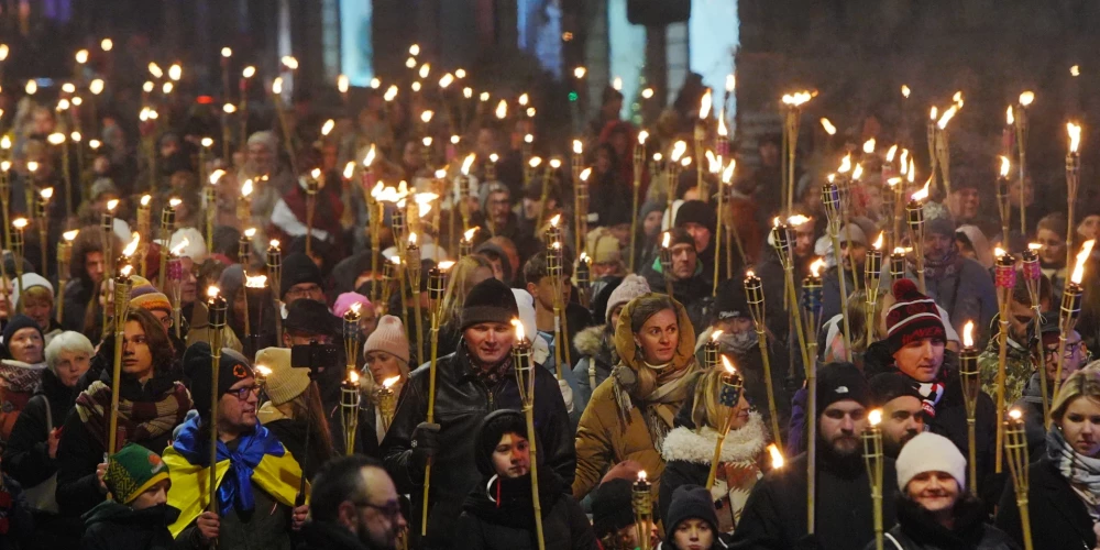 Lāpu gājieni un citas akcijas par godu Latvijas Republikas proklamēšanas 105.gadadienai sestdien notiek daudzviet Latvijā.