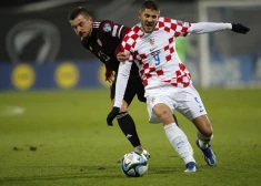 FOTO: Latvijas futbolisti Eiropas čempionāta atlases turnīra mačā zaudē Horvātijai