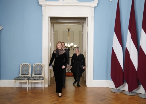 FOTO: prezidents aicina sabiedrības pārstāvjus uz svinīgo svētku pieņemšanu Rīgas pilī