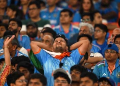 Kā sarūgtināt miljardu? Ar kriketu apsēstās Indijas izlase savā laukumā zaudē Pasaules kausa finālā