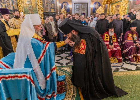 Reliģiskie nemieri Moldovā: moldāvu pareizticīgie pret Maskavas patriarhātu. FOTO. VIDEO