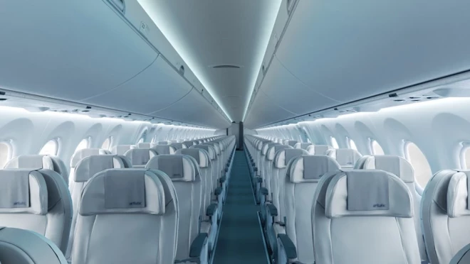 AirBaltic lidmašīnas no vidus.