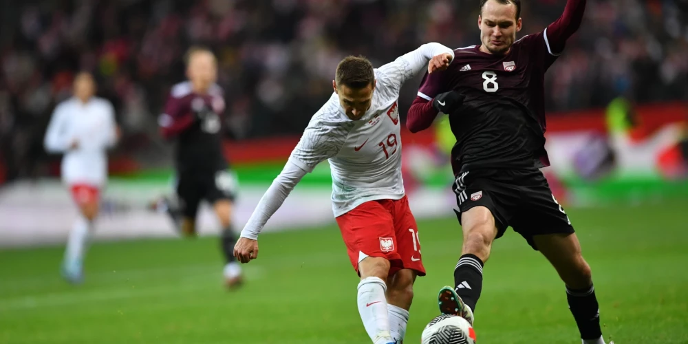 Latvijas futbolisti pārbaudes spēlē zaudē Polijai