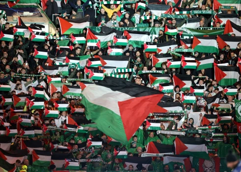 Glāzgovas "Celtic" saņem naudas sodu par fanu izkārtajiem palestīniešu karogiem Čempionu līgas mačā