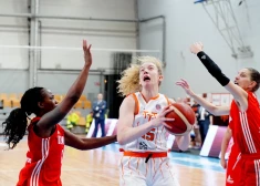 VIDEO & FOTO: "TTT Rīga" basketbolistes FIBA Eirokausā uzvar piektajā spēlē pēc kārtas un nodrošina vietu izslēgšanas spēlēs
