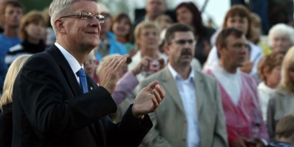 Valdis Zatlers savas prezidentūras noslēguma pasākumā „Tas vārds, kam spēks” Likteņdārzā 2011. gada jūlijā.