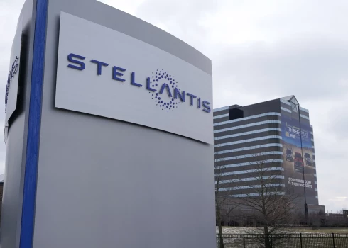 Var aizdegties! "Stellantis" ASV atsauc desmitiem tūkstošu "Jeep Wrangler" automobiļu