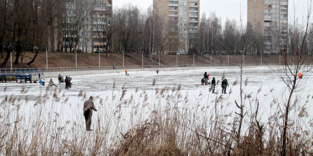 Rīgā aizliegs kāpt uz ledus