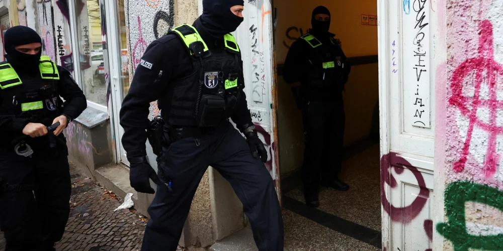 Simtiem policistu Vācijā veic reidus pret palestīniešu teroristu atbalstītājiem