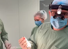 VIDEO: Ukrainas ķirurgi no meitenītes sirds sekmīgi izoperē krievu okupantu mīnas šķembu