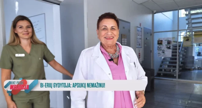 Ārste Loreta Vaļokiene ar kolēģi savā darba vietā. Foto: ekrānuzņēmums no LRT televīzijas