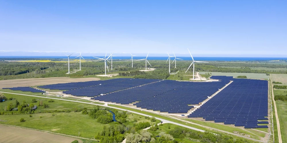 “Enefit Green” Latvijā uzsāks divu saules paneļu parku būvniecību