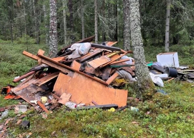 Meža mieru indē ar ziepju zālēm, Ādažu pašvaldībai uzdāvina vecu ledusskapi, pazūd glābšanas riņķi: kriminālā province