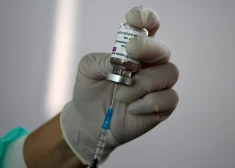 Tu vari saņemt gripas un Covid vakcīnas vienlaikus, bet vai vajadzētu? Ko saka zinātne?