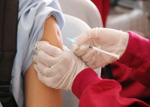 Вакцины для бесплатных прививок от гриппа в Латвии заканчиваются, а новых поставок не будет