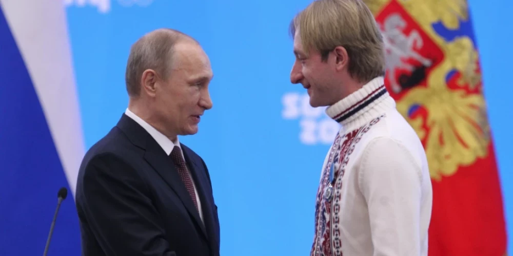 Jevgeņijs Pļuščenko ar Vladimiru Putinu (ekrānuzņēmums no "X")