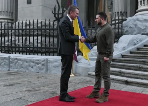 Rinkēvičs Zelenskim: mēs vienmēr atbalstīsim Ukrainas cīņu pret okupantiem