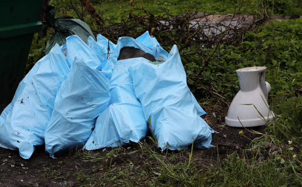 Par atkritumu izmešanu Ziemeļkurzemes mežā sodītas trīs personas
