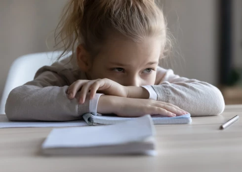В Латвии родители готовы судиться, чтобы отдавать детей в школу с 6 лет! Но стоит ли оно того?