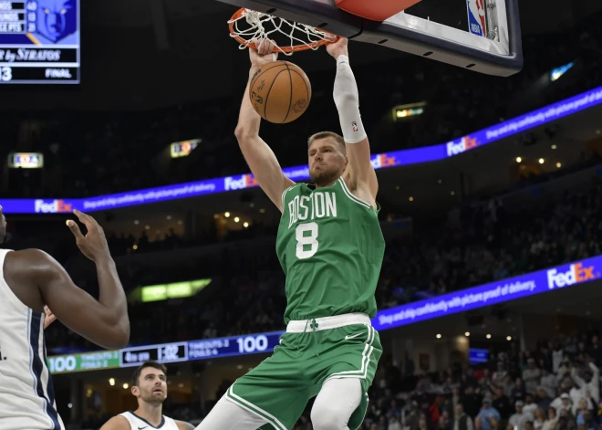 "Celtics" bez Porziņģa izcīna uzvaru un nodrošina vietu NBA Kausa izslēgšanas turnīrā; Bertāns neiziet laukumā "Thunder" zaudējumā