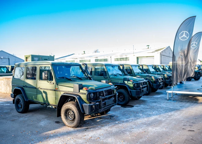 FOTO. Lietuvas armija papildina savu autoparku: lūk, kā izskatās jaunie apvidus auto "Mercedes-Benz G 350 d"